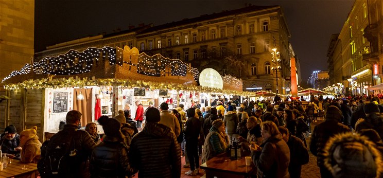 Forralt bor és fényár – így láttuk a 2019-es budapesti karácsonyi vásárt