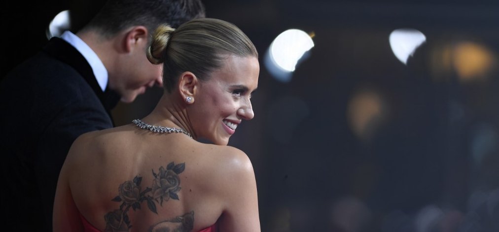 Golden Globe: Scarlett Johansson megmutatta az ikreket, míg Jennifer Lopez becsomagolta magát