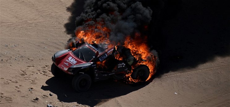 Elrajtolt a 2020-as Dakar Rally, már az első szakaszon porig égett az egyik autó