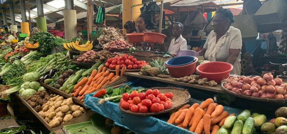 Zsolt utazása: egy madagaszkári piac, amely a város üde színfoltja – galéria