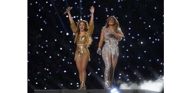 Super Bowl: fenékrázás és unalom Jennifer Lopez és Shakira előadásában – videó