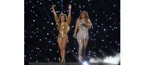 Super Bowl: fenékrázás és unalom Jennifer Lopez és Shakira előadásában – videó