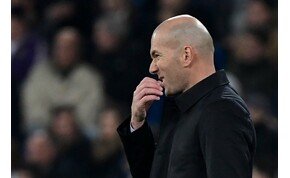 Zidane előbb karambolozott, majd szelfizett