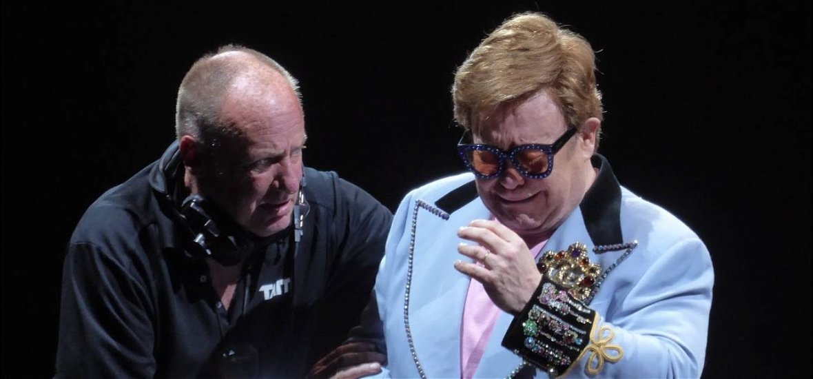 Elton John sírva hagyta el a színpadot, félbeszakította a koncertjét
