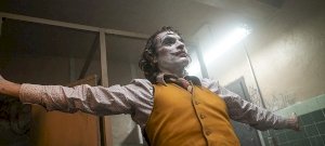 A Jóbarátokkal és a Jokerrel hirdetik az HBO Max-et – videó