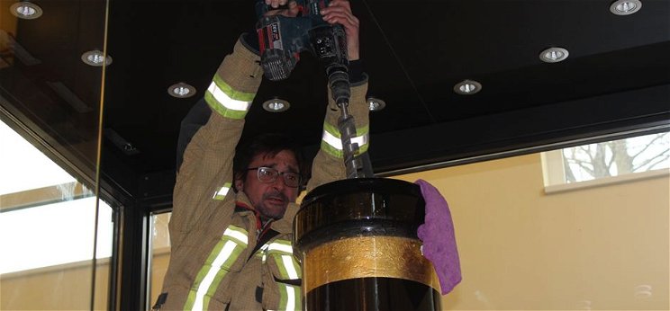 A tűzoltók csaknem 1300 liternyi bort mentettek meg - képek