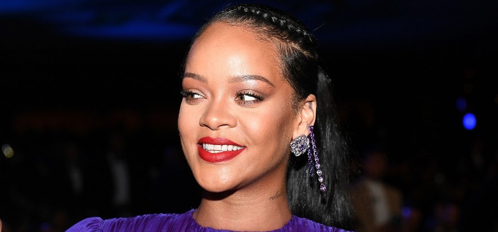 Rihanna új fotósorozata nem sok mindent bíz a képzeletre