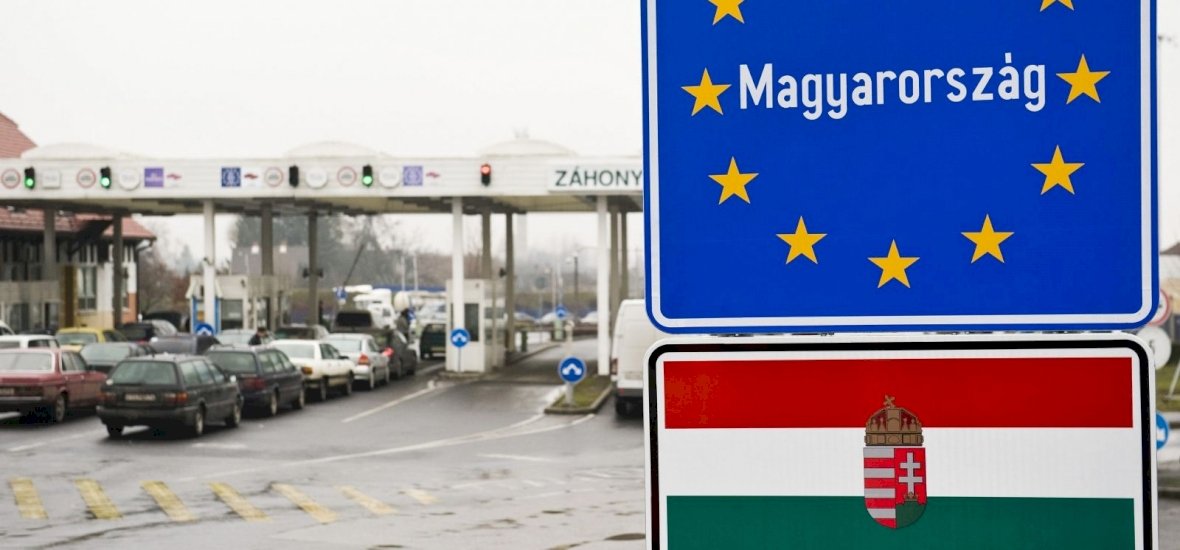Hivatalos: lezárják Magyarország határait