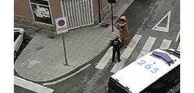 Dínó jelmezben próbálta megszegni a kijárási tilalmat – videó
