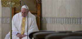 Hidegkirázós kép készült a pápáról a Vatikánban, rendkívüli intézkedések voltak a járvány miatt
