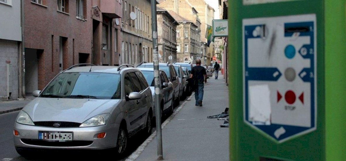 Hétfőtől ingyenesen lehet parkolni egész Magyarországon – részletek