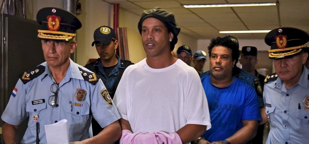Ronaldinho a paraguayi börtönt házi őrizetre cserélte