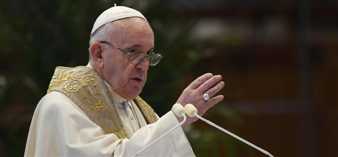A whiskyvel és a szenteltvízzel vicceskedett Ferenc pápa