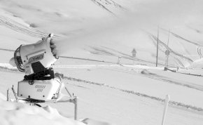 Ausztriában hóágyúval védekeznek a járvány ellen