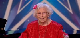 Egy 96 éves, Alzheimer-kóros néni éneke hódította meg az emberek szívét – videó