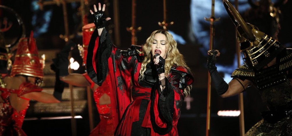 Madonna lábon hordta ki a koronavírust 