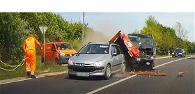 Durva baleset: centiken múlt a közútkezelő élete – videó