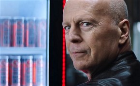 Bruce Willisnél senki se nyitja ki boldogabban a hűtőt