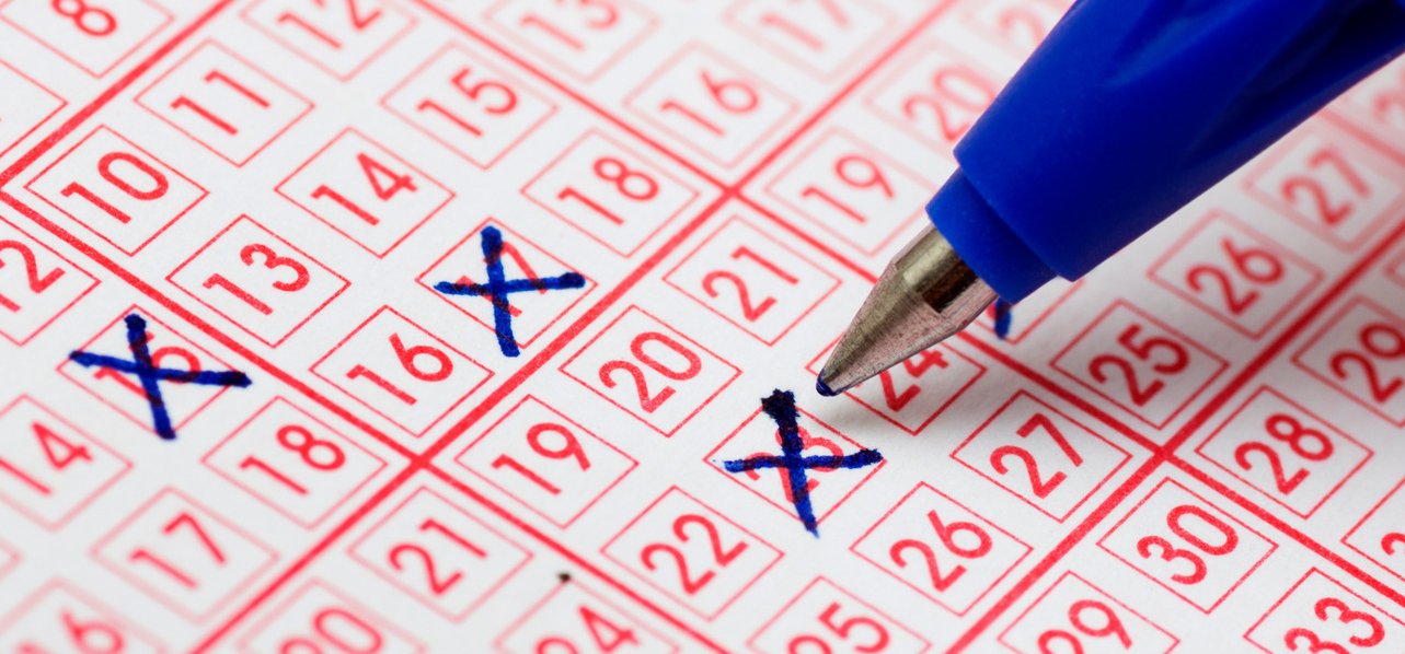 Hatos lottó: 36 ember fog dühöngeni a nyerőszámok miatt