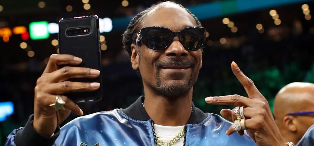 Snoop Dogg felébredt, és megtesz egy olyan dolgot, amit még soha