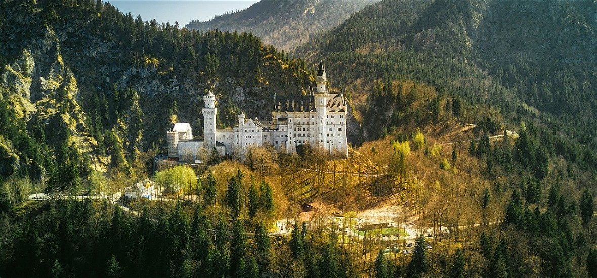 Mesebeli palota közel a magyar határhoz, ez inspirálta Disney-t is