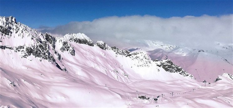 Csodálatos, de érthetetlen: miért lett rózsaszín a hó az Alpokban?