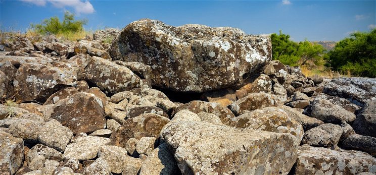 Művészi kővéseteket találtak a 4000 éves észak-izraeli dolmenekben