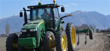 Egy brit férfi beismerte, hogy életében már 450 traktorral közösült