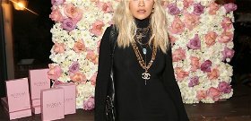 Rita Ora a mellvillantásai miatt lassan már modell lesz, nem énekesnő