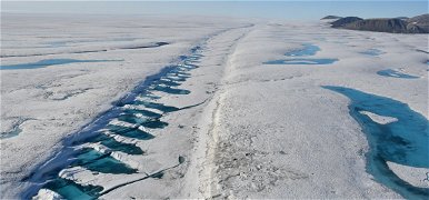 Látványos műholdfelvétel: darabokra tört Kanada utolsó érintetlen jégtömege