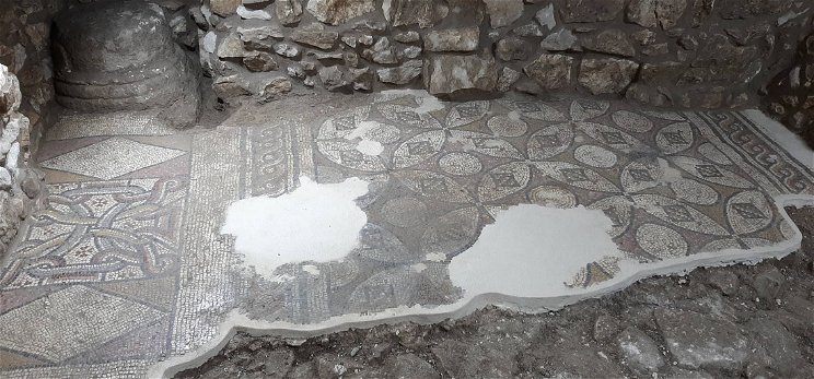 Megbontották a házuk padlóját, és egy bizánci templomot találtak alatta