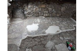 Megbontották a házuk padlóját, és egy bizánci templomot találtak alatta