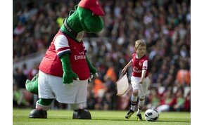 Az Arsenal 27 év után, költségcsökkentés miatt elküldi kabaláját