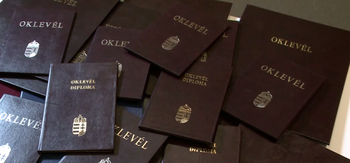 Vajon mennyi diplomája van a magyar rekordernek? – videó