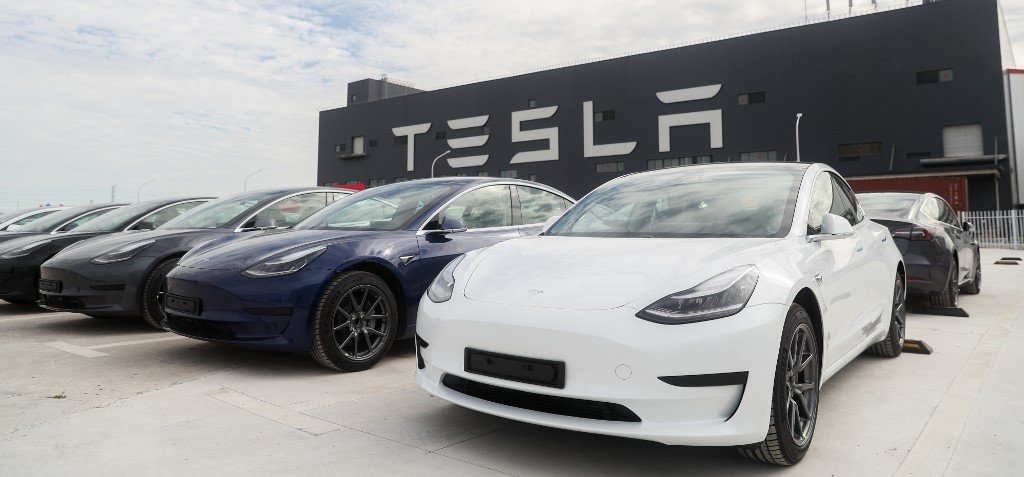 Hibázott a Tesla – 50 ezer autót hívnak vissza