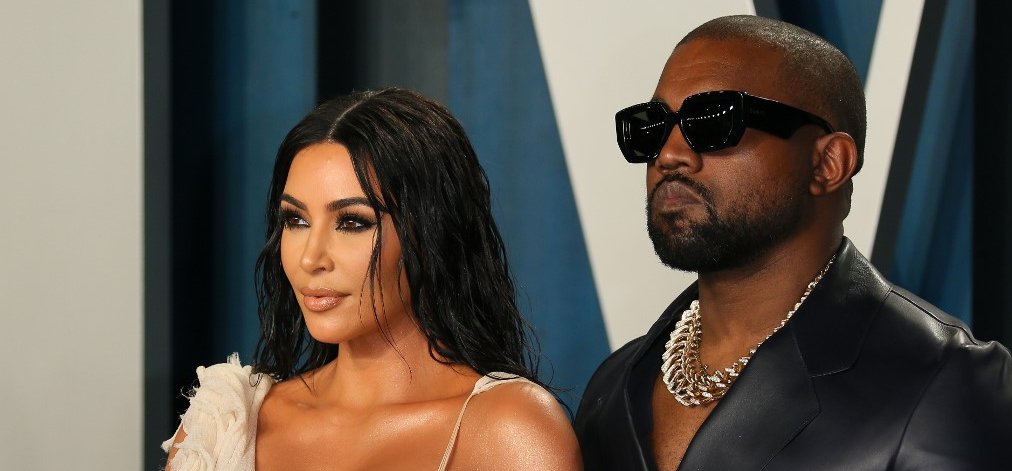 Kanye West hologramként támasztotta fel Kim Kardashian elhunyt édesapját – videó