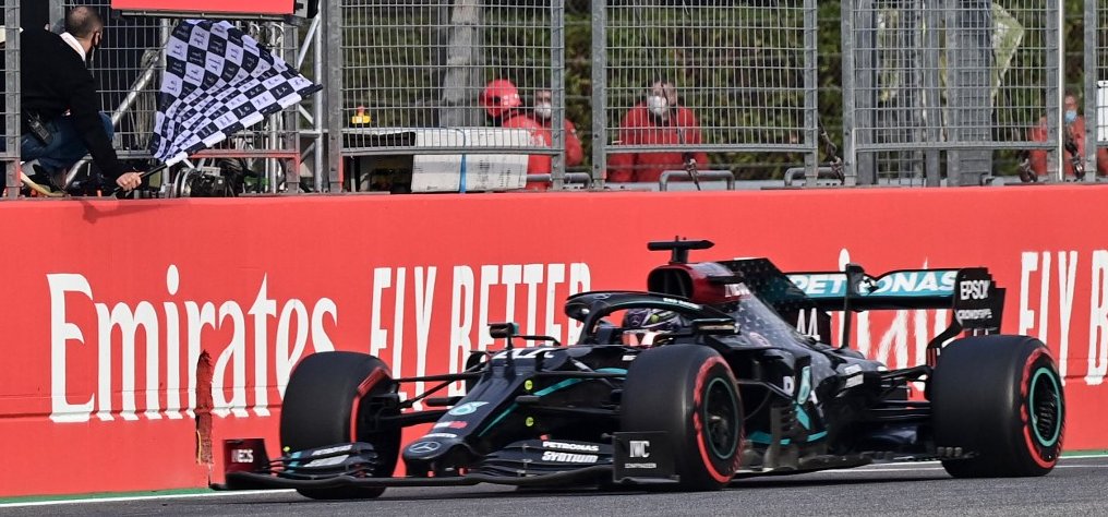 Forma-1: Hamilton nyert Imolában, a Mercedes már most világbajnok!