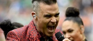 Robbie Williams egy zseniális karácsonyi koronavírus-dallal lepett meg minket – videó