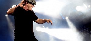Ezért hord mindig sapkát az AC/DC énekese, Brian Johnson