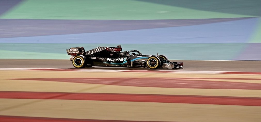 Hamilton nyerte az időmérőt Bahreinben 