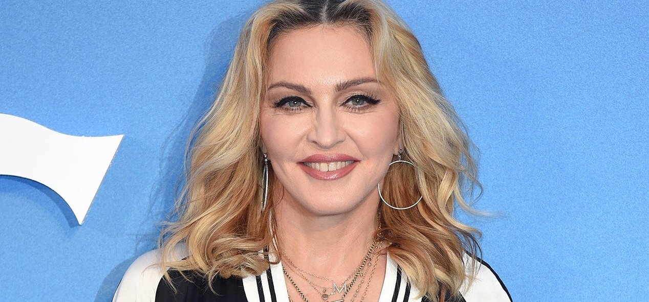Madonna 62 évesen megcsináltatta élete első tetoválását, és nem akármit varratott magára