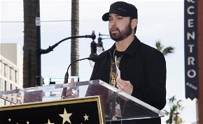 Eminem kajál egy kis ünnepi denevért az új klipjében – Coub-válogatás