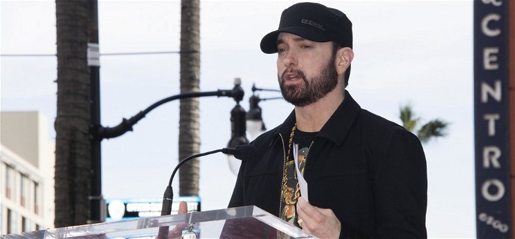 Eminem kajál egy kis ünnepi denevért az új klipjében – Coub-válogatás