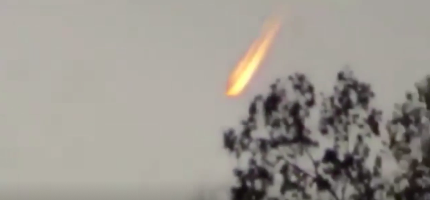 Tűzben izzó földönkívüli űrhajót láttak lezuhanni? - videó