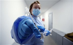 Ennyi ember lett rosszul a Pfizer-BioNTech koronavírus vakcinájától