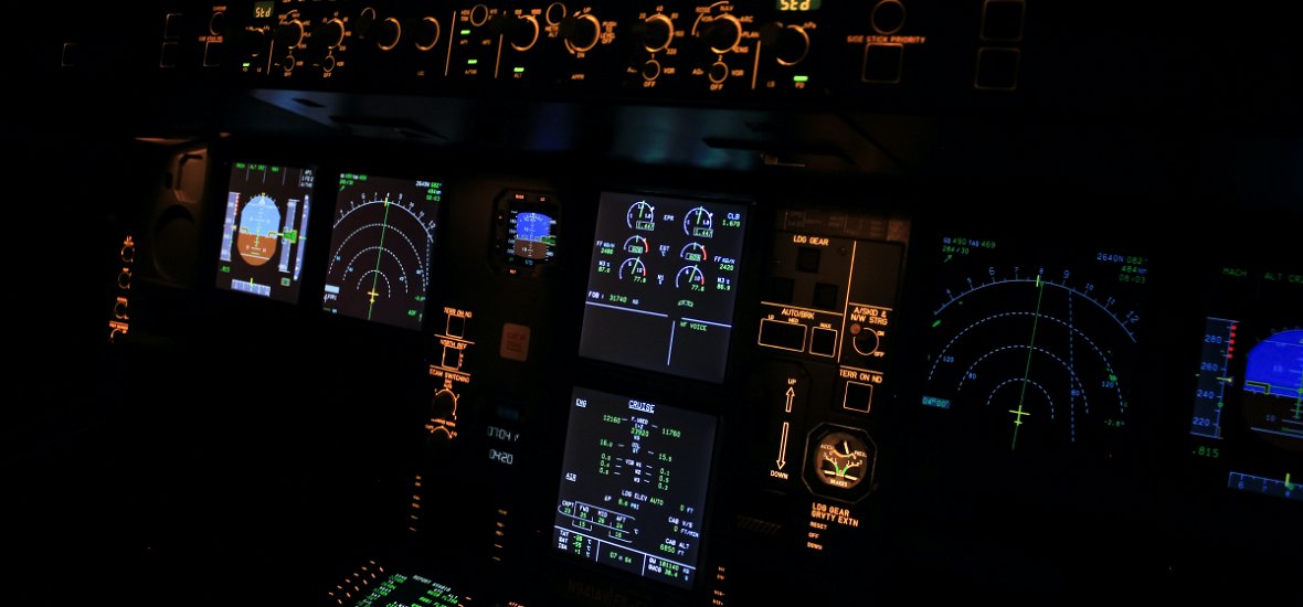 Így néz ki egy csúcsmodern bombázó repülőgép belülről - videó