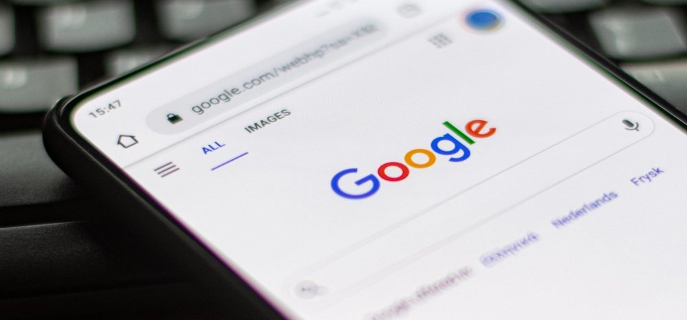 Új változtatást vezet be a Google, ami mindenkit érint