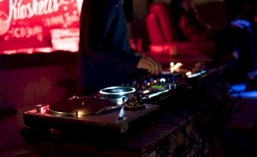 Rejtélyes körülmények között hunyt el egy DJ