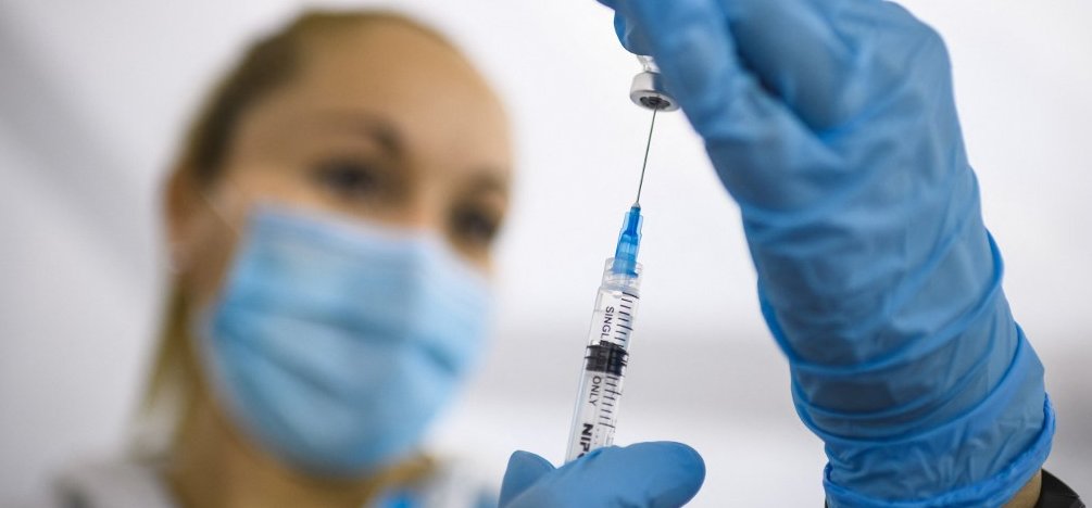 Nem elég, hogy az emberek többsége tart a kínai vakcinától, még hamisítják is