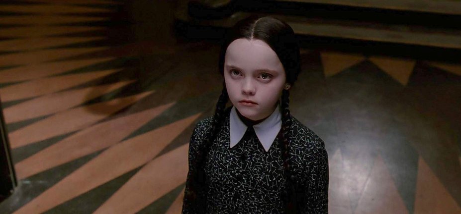 Élőszereplős Addams Family-sorozatot csinál Tim Burton, de érdekes csavarral